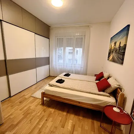 Boutique Family In The Heart Of City Apartment